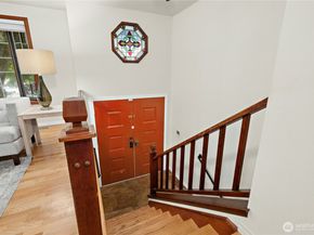 17518 NE 22nd Court, Redmond WA 98052