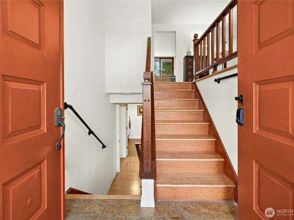 17518 NE 22nd Court, Redmond WA 98052