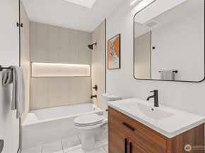 12562 17th Avenue NE, Seattle WA 98125