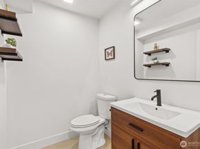 12562 17th Avenue NE, Seattle WA 98125