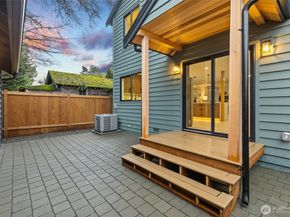 12562 17th Avenue NE, Seattle WA 98125