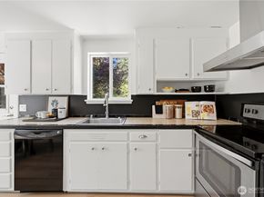 15839 15th Avenue NE, Shoreline WA 98155
