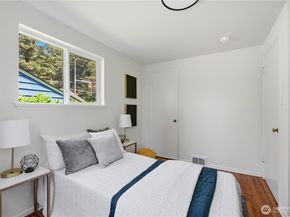 15839 15th Avenue NE, Shoreline WA 98155