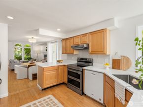 8980 Bay Street NE, Bainbridge Island WA 98110