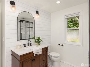 8980 Bay Street NE, Bainbridge Island WA 98110