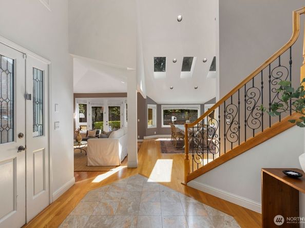 9925 SE 5th Street, Bellevue WA 98004