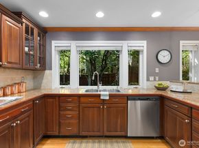 9925 SE 5th Street, Bellevue WA 98004