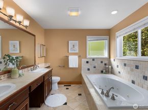 9925 SE 5th Street, Bellevue WA 98004