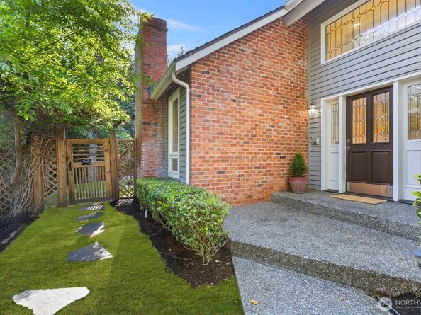 9925 SE 5th Street, Bellevue WA 98004