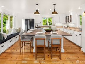 2038 9th Street W, Kirkland WA 98033