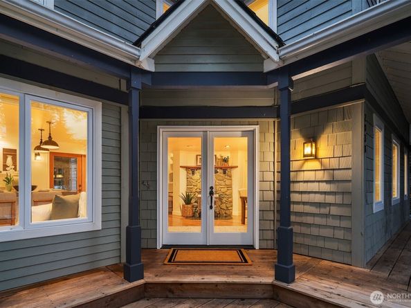 2038 9th Street W, Kirkland WA 98033