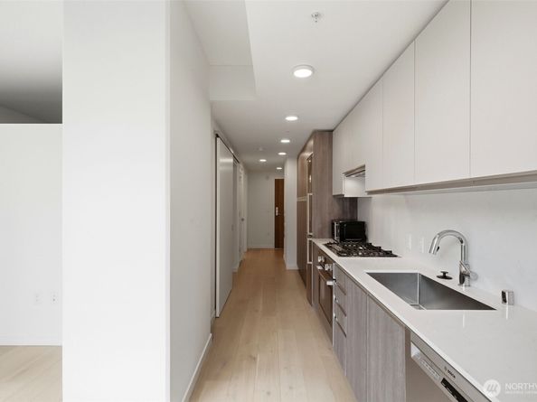 800 Columbia Street 702, Seattle WA 98104