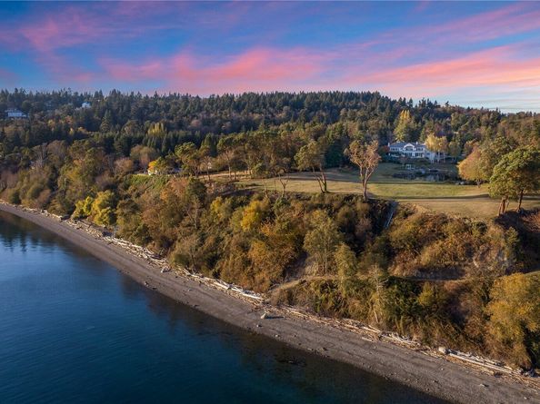 4205 SW Point Robinson Road, Vashon WA 98070