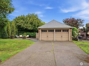 1560 28th Avenue W, Seattle WA 98199