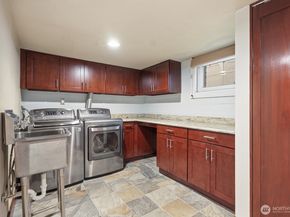 1560 28th Avenue W, Seattle WA 98199
