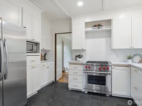 1560 28th Avenue W, Seattle WA 98199