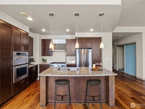 10610 NE 9th Place 2307, Bellevue WA 98004