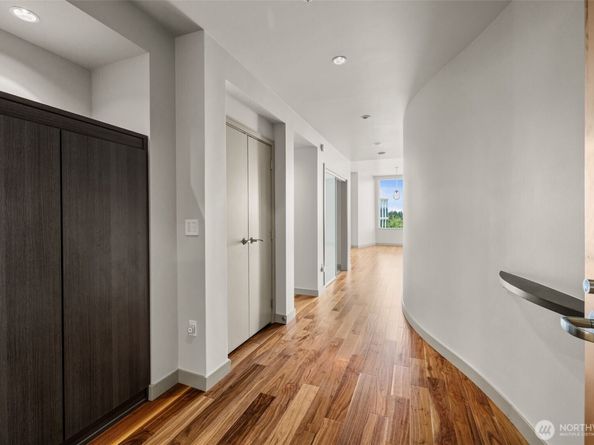 10610 NE 9th Place 2307, Bellevue WA 98004
