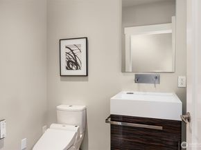 8902 NE 117th Place, Kirkland WA 98034
