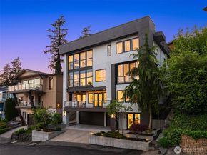 8902 NE 117th Place, Kirkland WA 98034