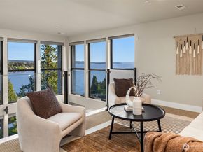 8902 NE 117th Place, Kirkland WA 98034