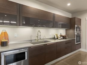 8902 NE 117th Place, Kirkland WA 98034