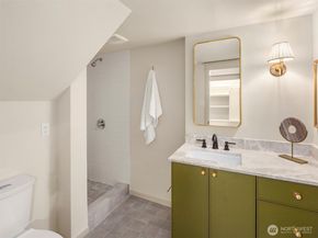 602 18th Avenue E, Seattle WA 98112