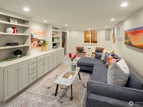 602 18th Avenue E, Seattle WA 98112