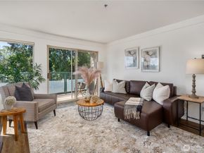 15335 Sunwood Boulevard C301, Tukwila WA 98188
