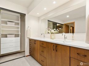 2518 Sahalee Drive East, Sammamish WA 98074