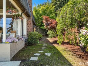 2727 36th Avenue SW, Seattle WA 98126