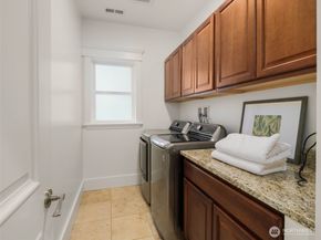 1007 W Newell Street, Seattle WA 98119