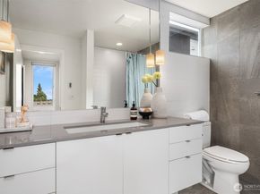 6710 36th Avenue SW B, Seattle WA 98126