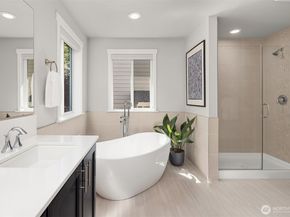 2119 NW Lynx Loop, Issaquah WA 98027