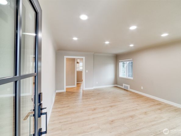910 E MAIN Street, Auburn WA 98002