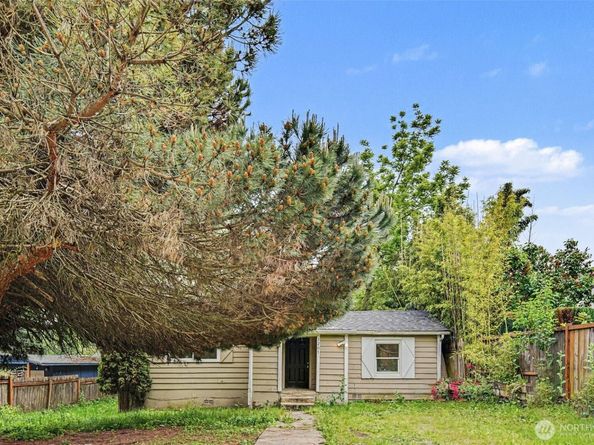 1207 SW cambridge Street, Seattle WA 98106