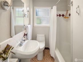 11535 40th Avenue NE, Seattle WA 98125