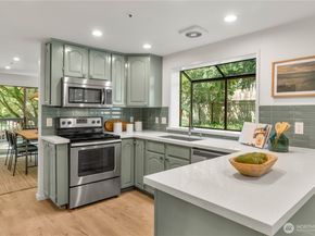 19616 61st Place NE 5, Kenmore WA 98028