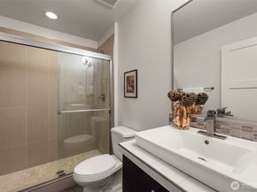 6535 34th Avenue NE B, Seattle WA 98115