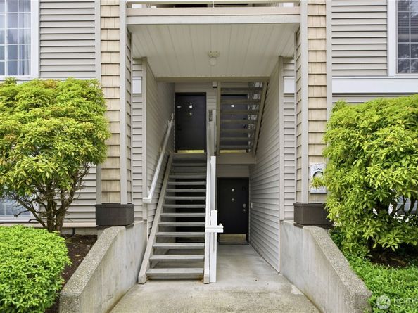 25235 SE Klahanie blvd C303, Sammamish WA 98029