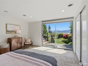 639 W Lake Sammamish Parkway NE, Bellevue WA 98008
