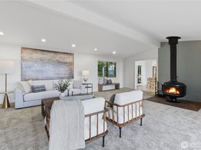 639 W Lake Sammamish Parkway NE, Bellevue WA 98008