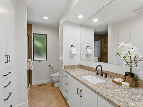 639 W Lake Sammamish Parkway NE, Bellevue WA 98008