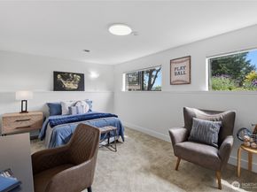 639 W Lake Sammamish Parkway NE, Bellevue WA 98008