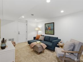 639 W Lake Sammamish Parkway NE, Bellevue WA 98008