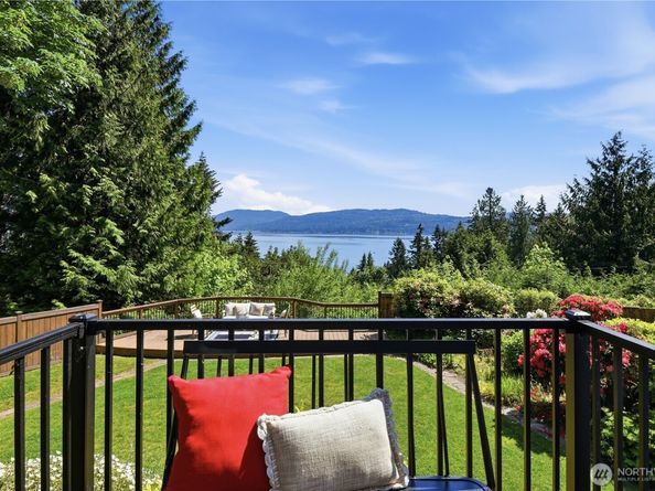 639 W Lake Sammamish Parkway NE, Bellevue WA 98008