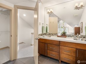 916 N 73rd Street A, Seattle WA 98103