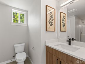 8025 177th Place NE C101, Kenmore WA 98028