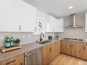 8025 177th Place NE C101, Kenmore WA 98028
