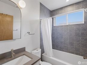 918 N 100th Street B, Seattle WA 98133